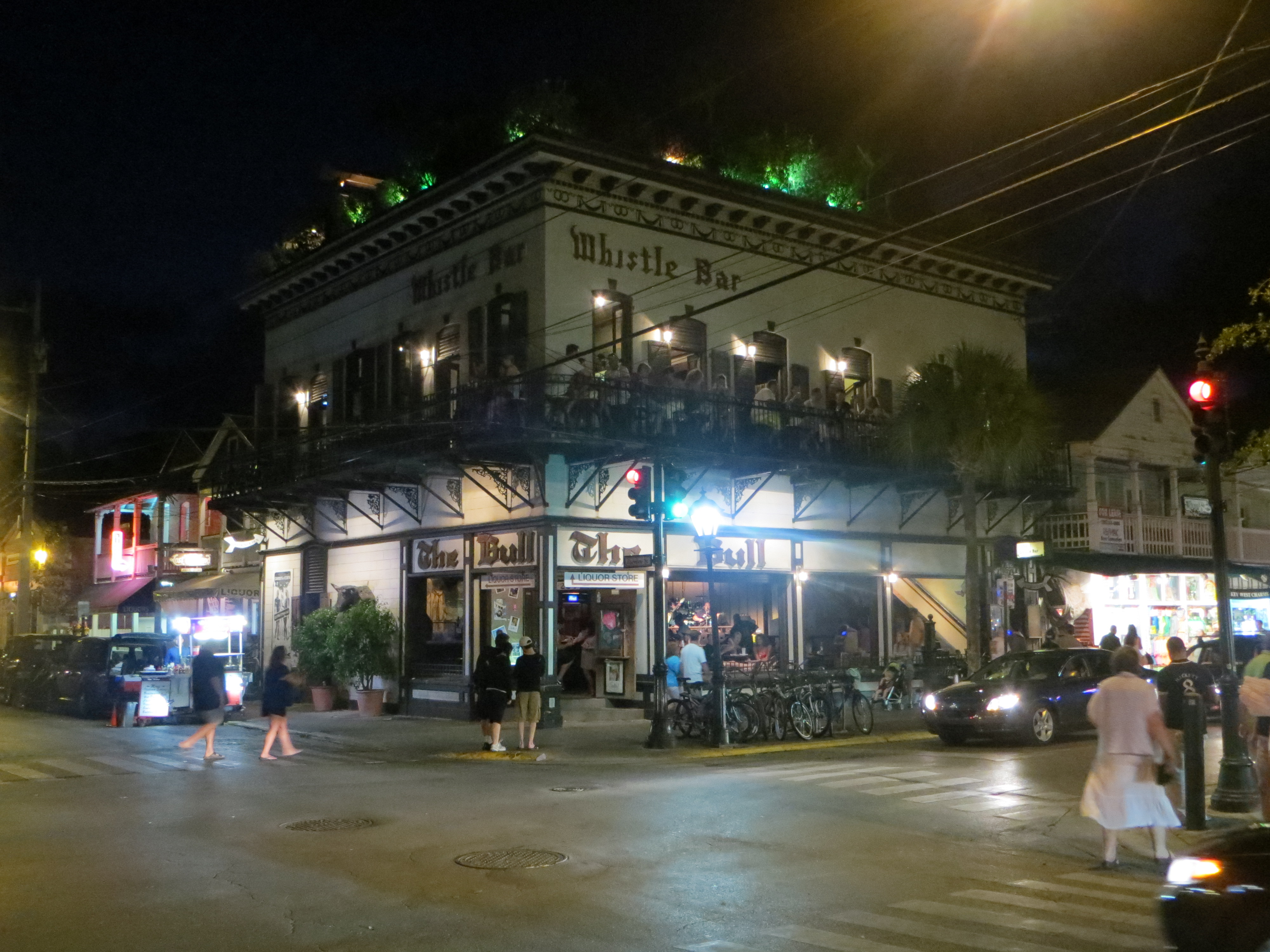 Entlang der Duval  Street warten zahlreiche Restaurants, Bars und Pubs auf Gäste