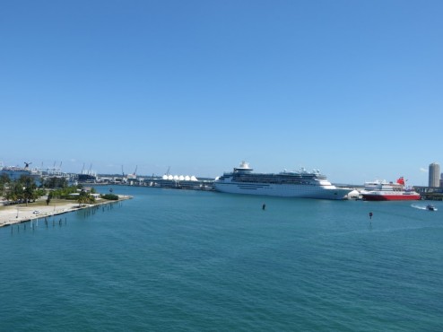 Der größte Kreuzfahrthafen der Welt in Miami Bayside