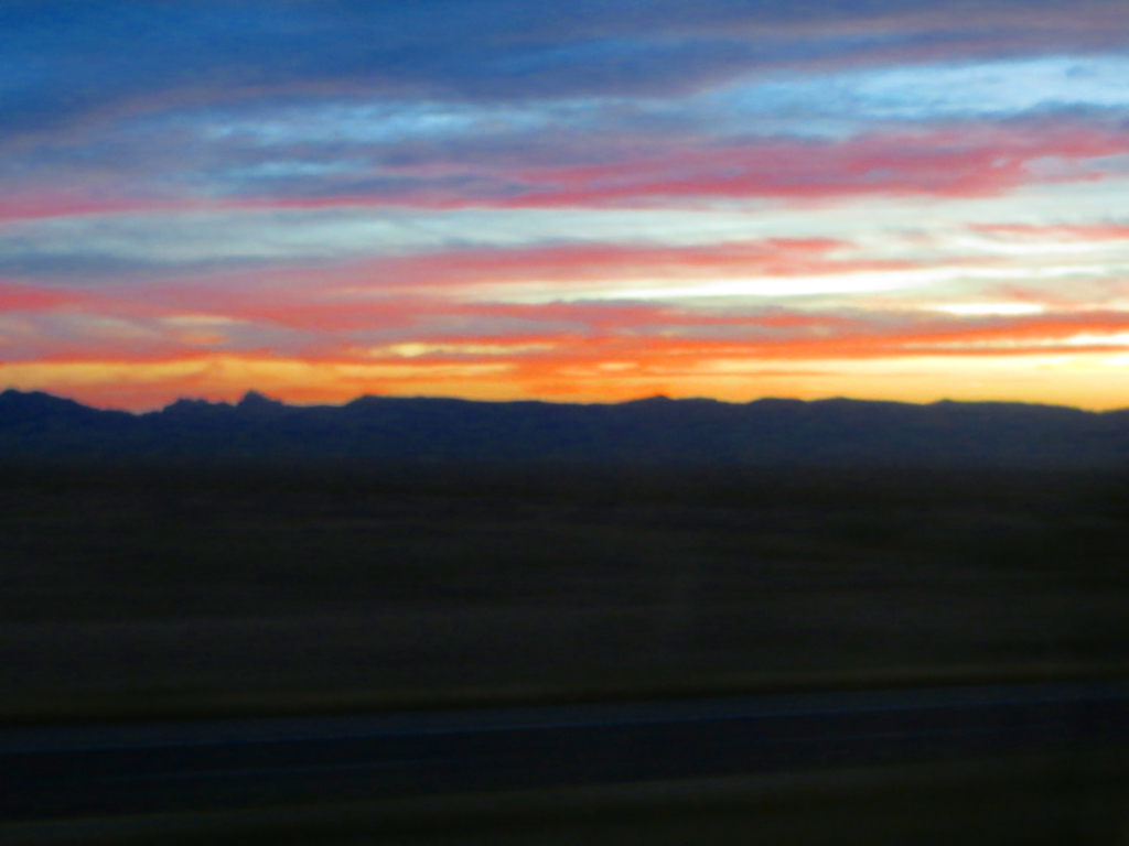 Das Farbenspiel am abendlichen Himmel von Nevada hat fast etwas Hypnotisches