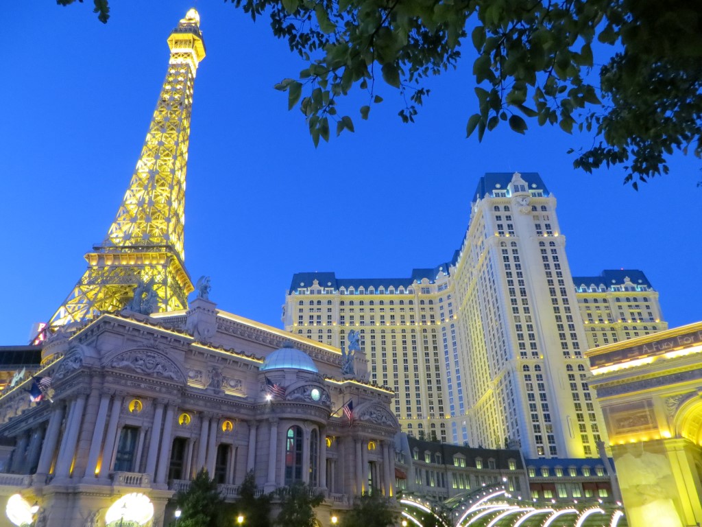 Das "Paris Las Vegas" mit einer 165 Meter hohen Eiffelturm-Kopie